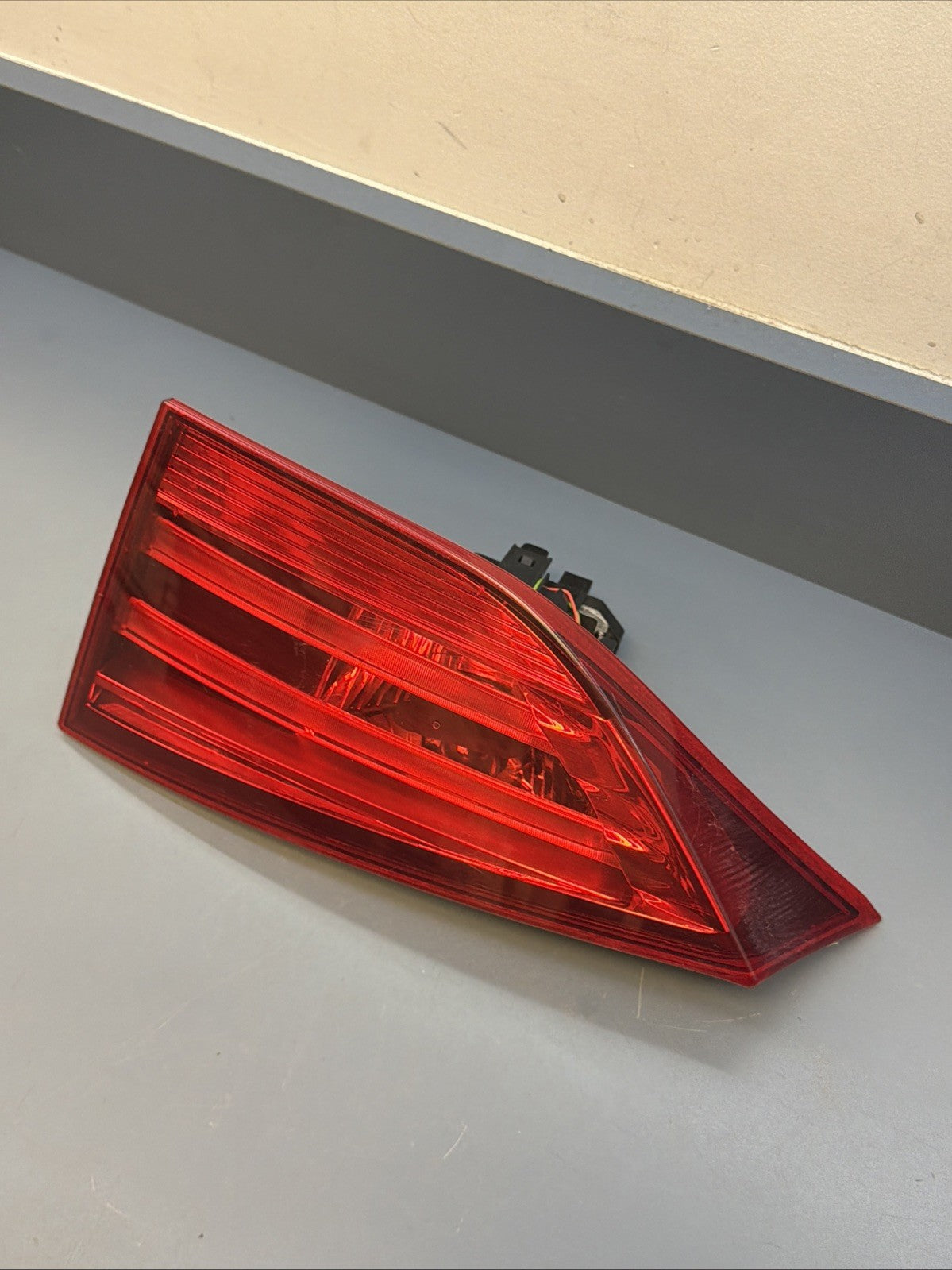 2012-2015 BMW E84 X1 REAR RIGHT INNER TAIL LIGHT ASSEMBLY OEM 2990114
