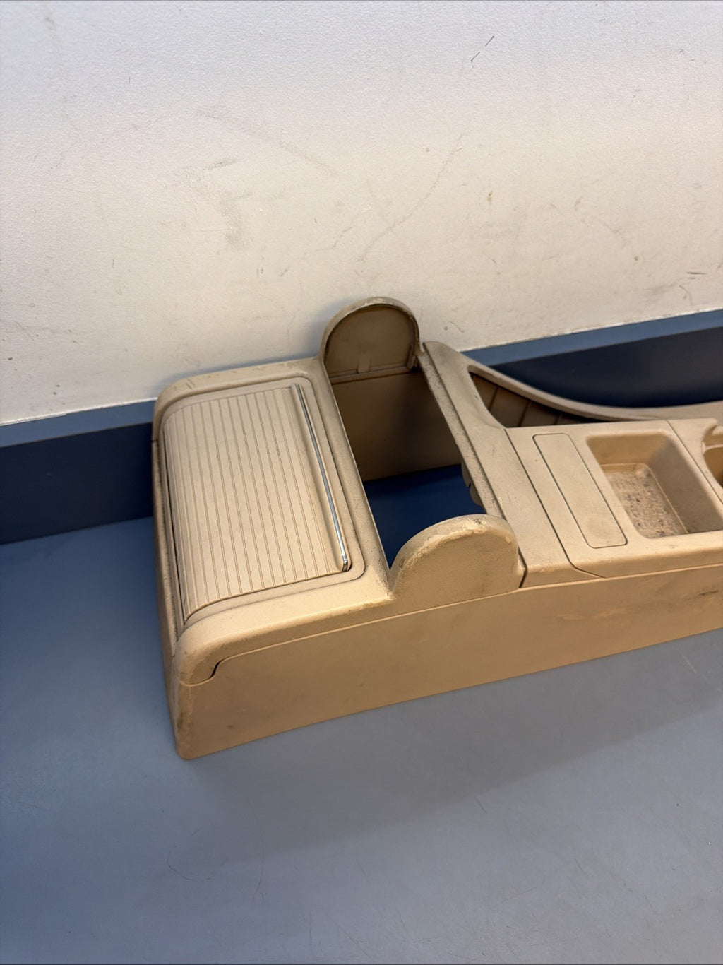 00-06 BMW E46 3-Series Center Console Cupholder Assembly BEIGE OEM 8213680 *READ