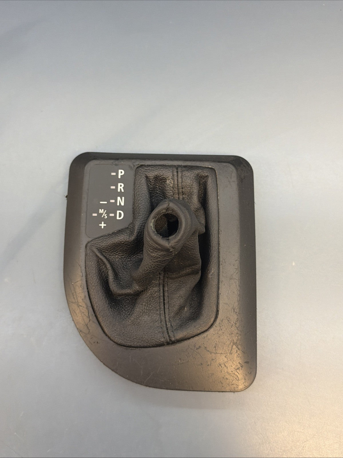 2004-2007 BMW 530i 535I FRONT CENTER CONSOLE SHIFTER TRIM BEZEL 7077662 OEM