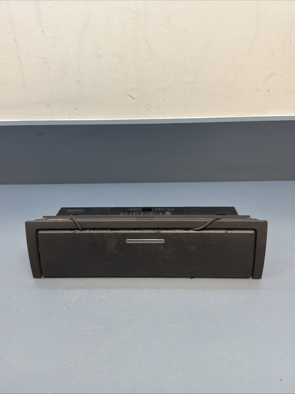 2001-2006 BMW E46 325Ci FRONT CENTER CONSOLE COMPARTMENT TRAY 8260312 OEM