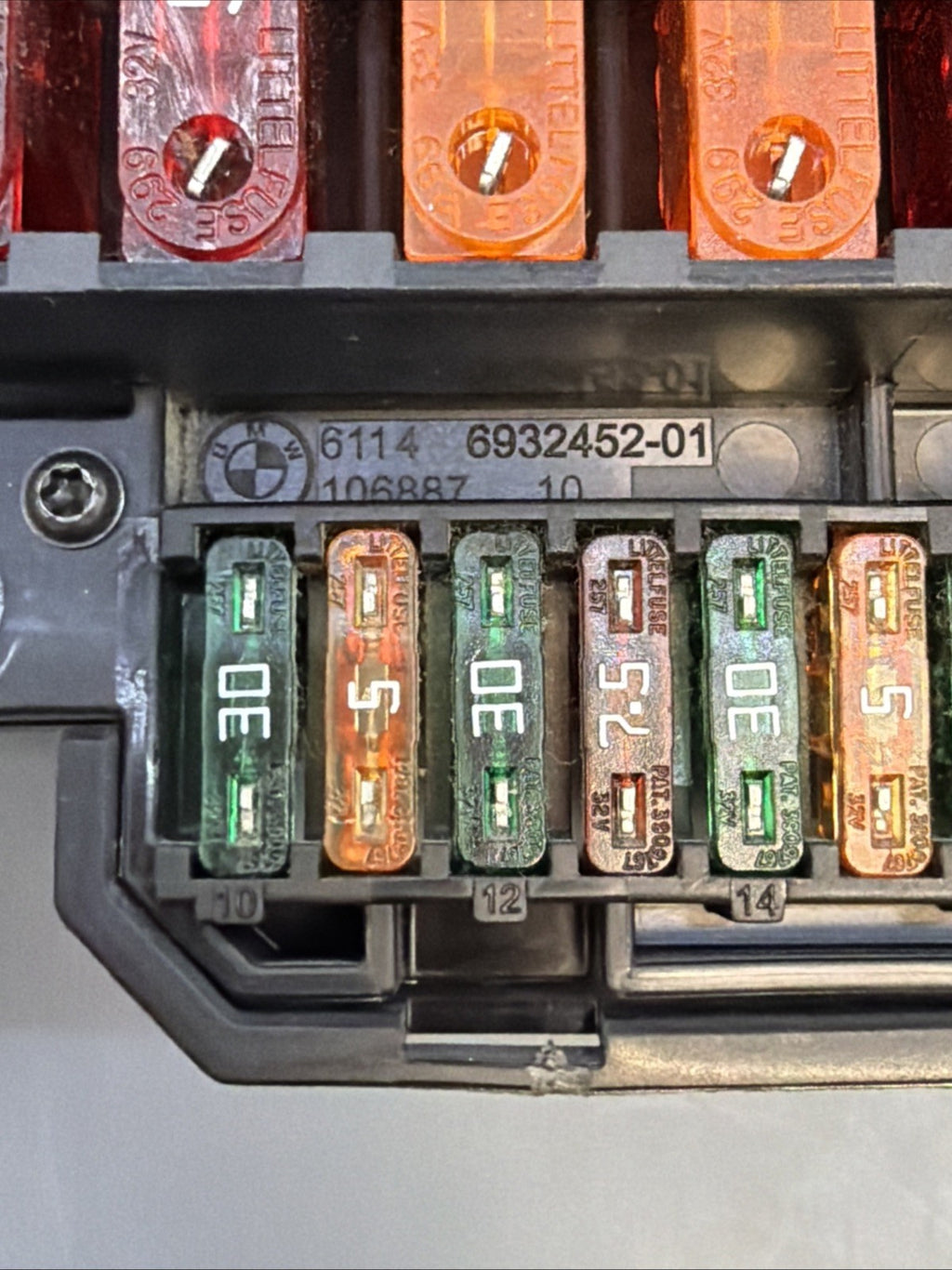 2004 - 2010 BMW E60 525I 530I 545I FRONT POWER DISTRIBUTION FUSE BOX OEM 6932452