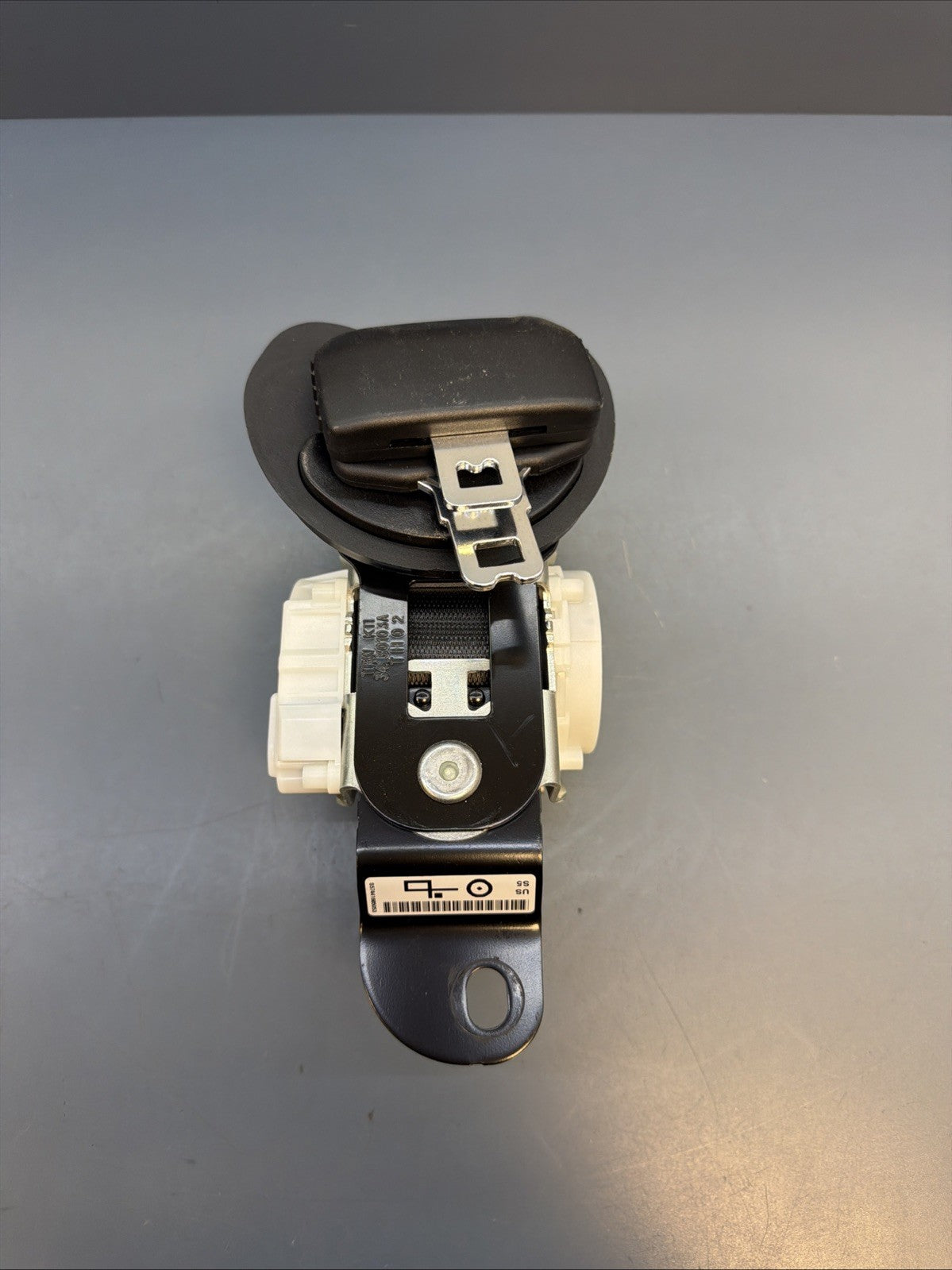 2017 - 2019 BMW X2 F39 CENTER REAR SEAT BELT RETRACTOR ASSEMBLY 34281233A