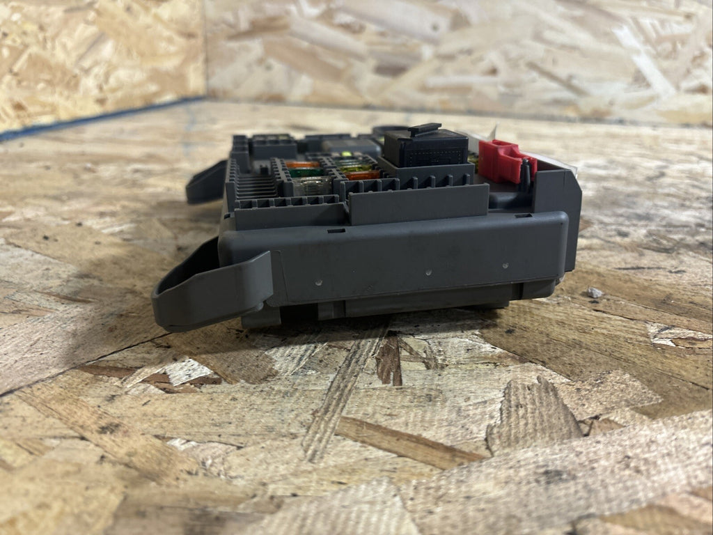 2010 2011 2012 2013 2014 BMW X6M TRUNK CABIN FUSE RELAY BOX 693168704