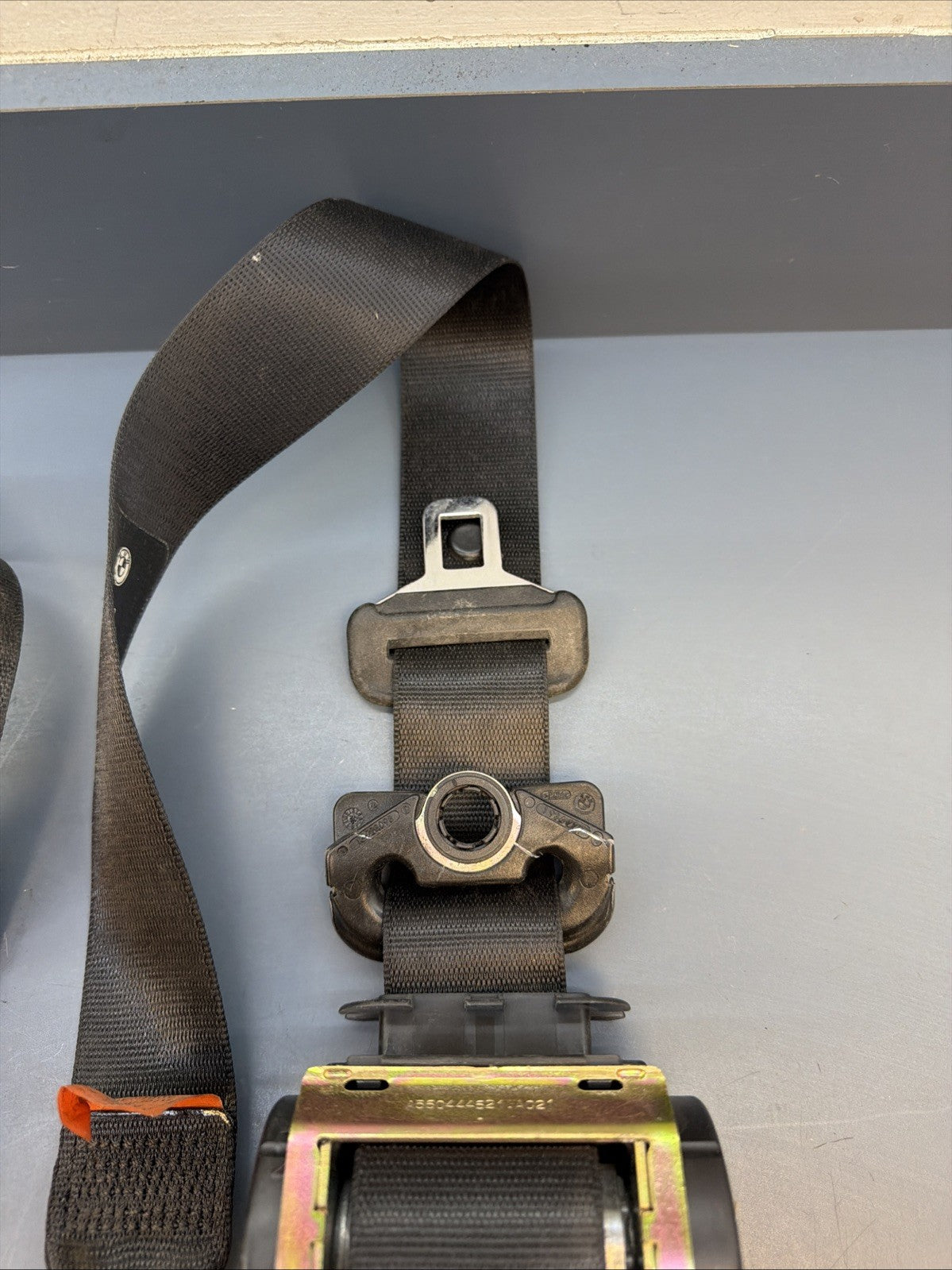 BMW E46 SEDAN Rear Left and Right Seat Belt Retractor Set 8201017