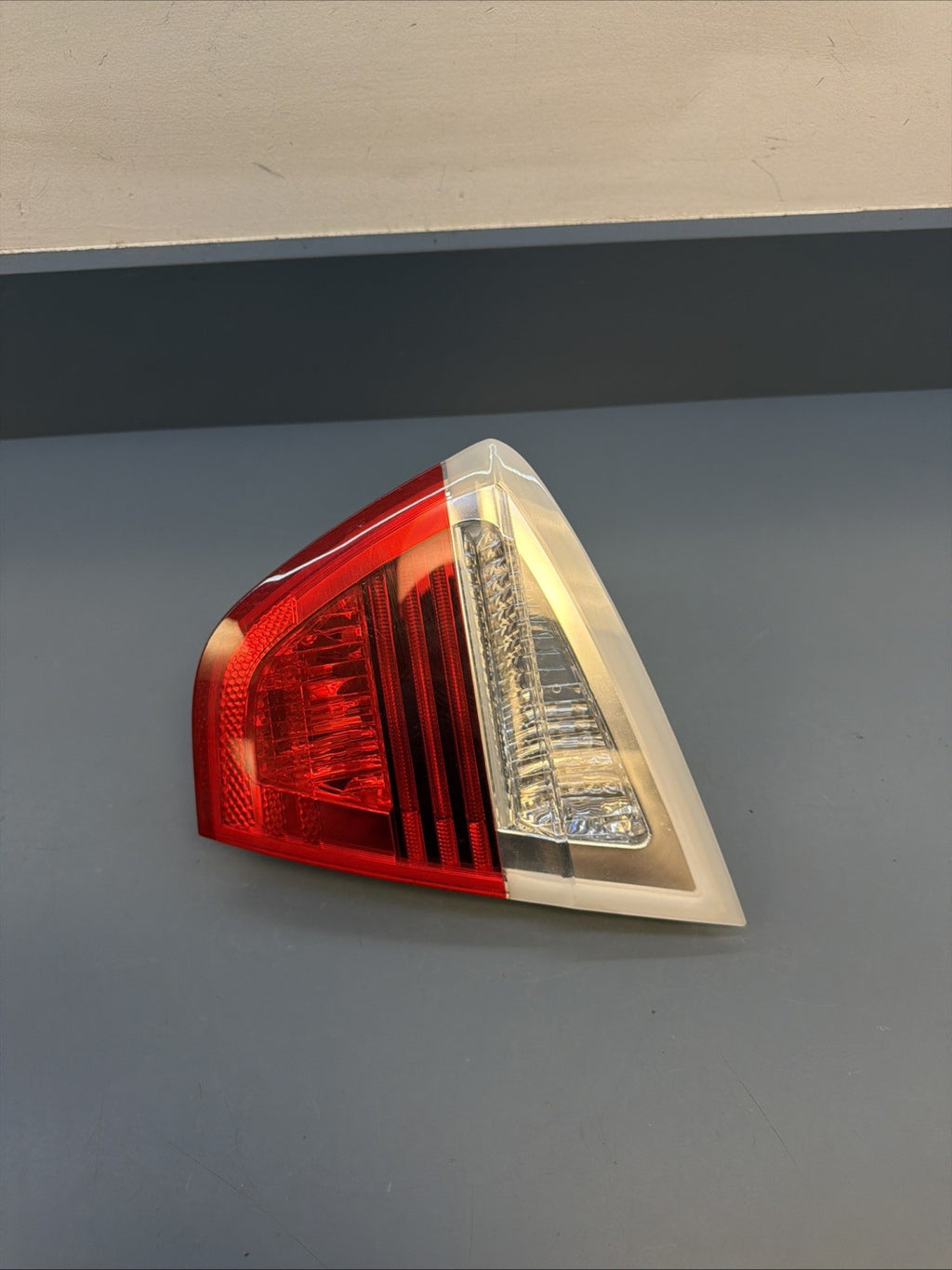 06-08 BMW E90 325i Rear Right Side Inner Tail Light Saloon 6937460 OEM PRE LCI