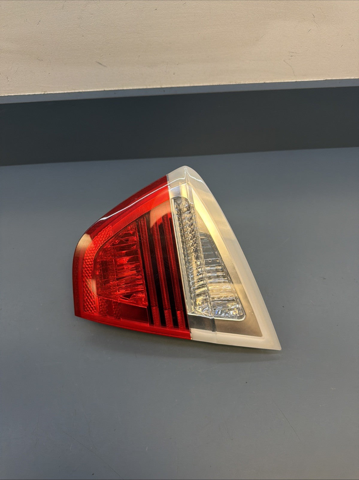 06-08 BMW E90 325i Rear Right Side Inner Tail Light Saloon 6937460 OEM PRE LCI