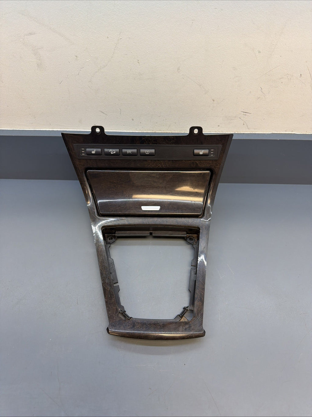 07-10 BMW X3 OEM SHIFTER TRIM BEZEL ASH TRAY W/HEATED SEAT SWITCH PANEL 3411706