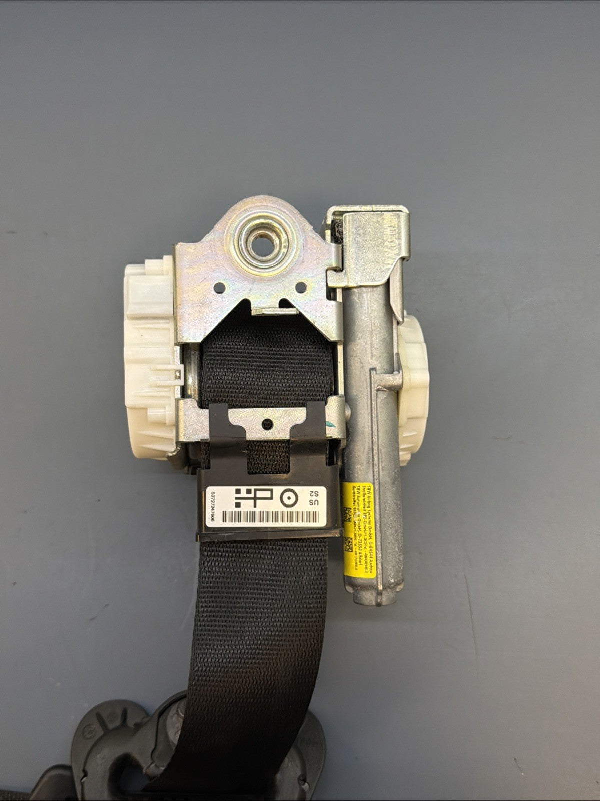 BMW F30 F31 F34 FRONT PASSANGER SEAT BELT RETRACTOR OEM 34107541D