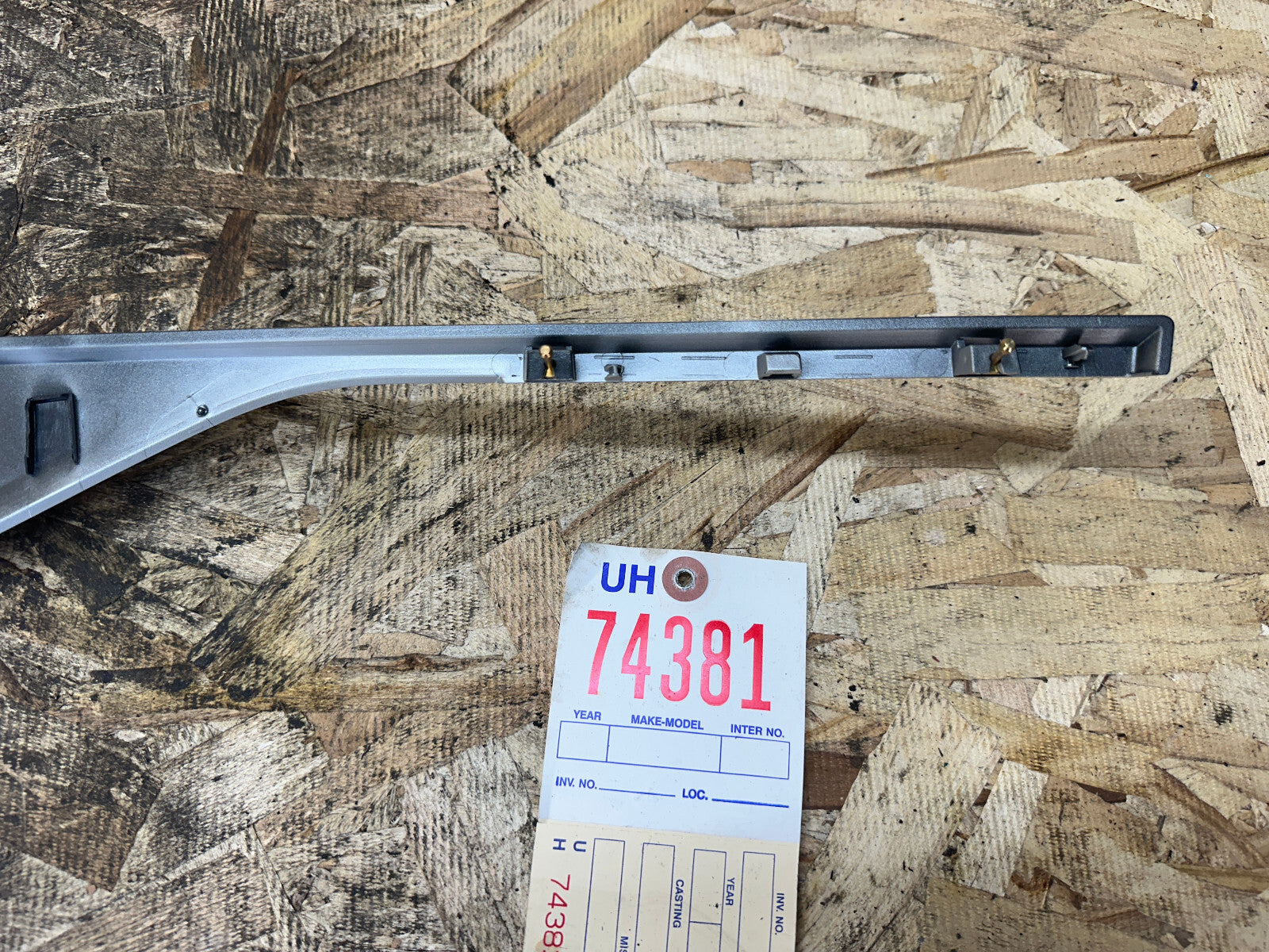 BMW 2011-2019 F30 3 SERIES CENTER RIGHT DASH ALUMINUM SILVER VENT TRIM 92312069