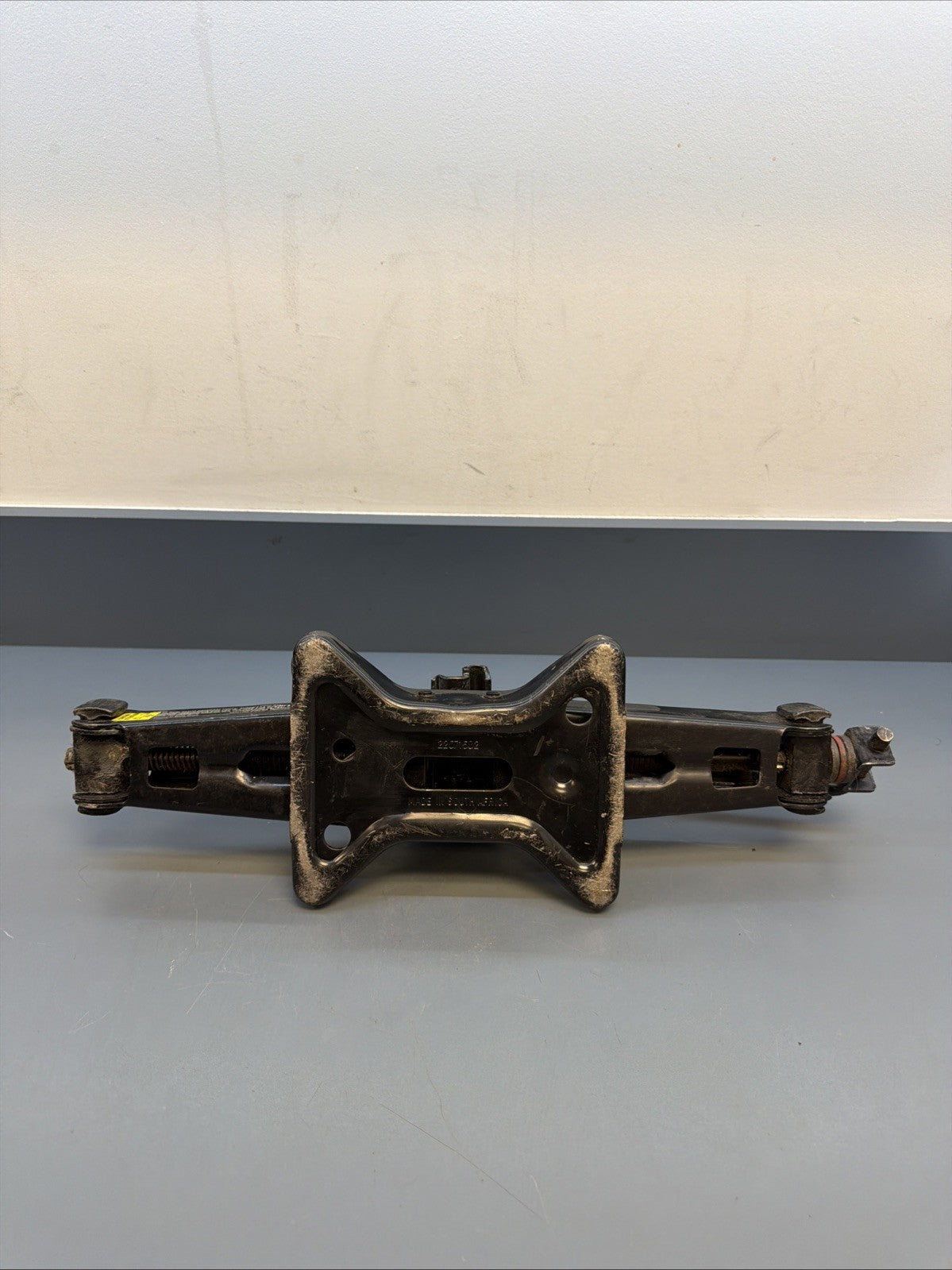 GM Spare Scissor Jack OEM 22671682 CAVILER MALIBU GRAND AM 22671682