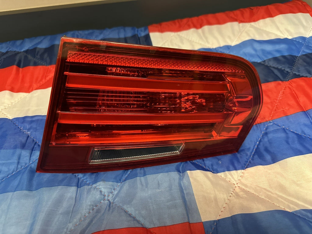 12-15 BMW 3 SERIES F30 F31 RIGHT SIDE INNER TRUNK LID MOUNTED TAILLIGHT OEM