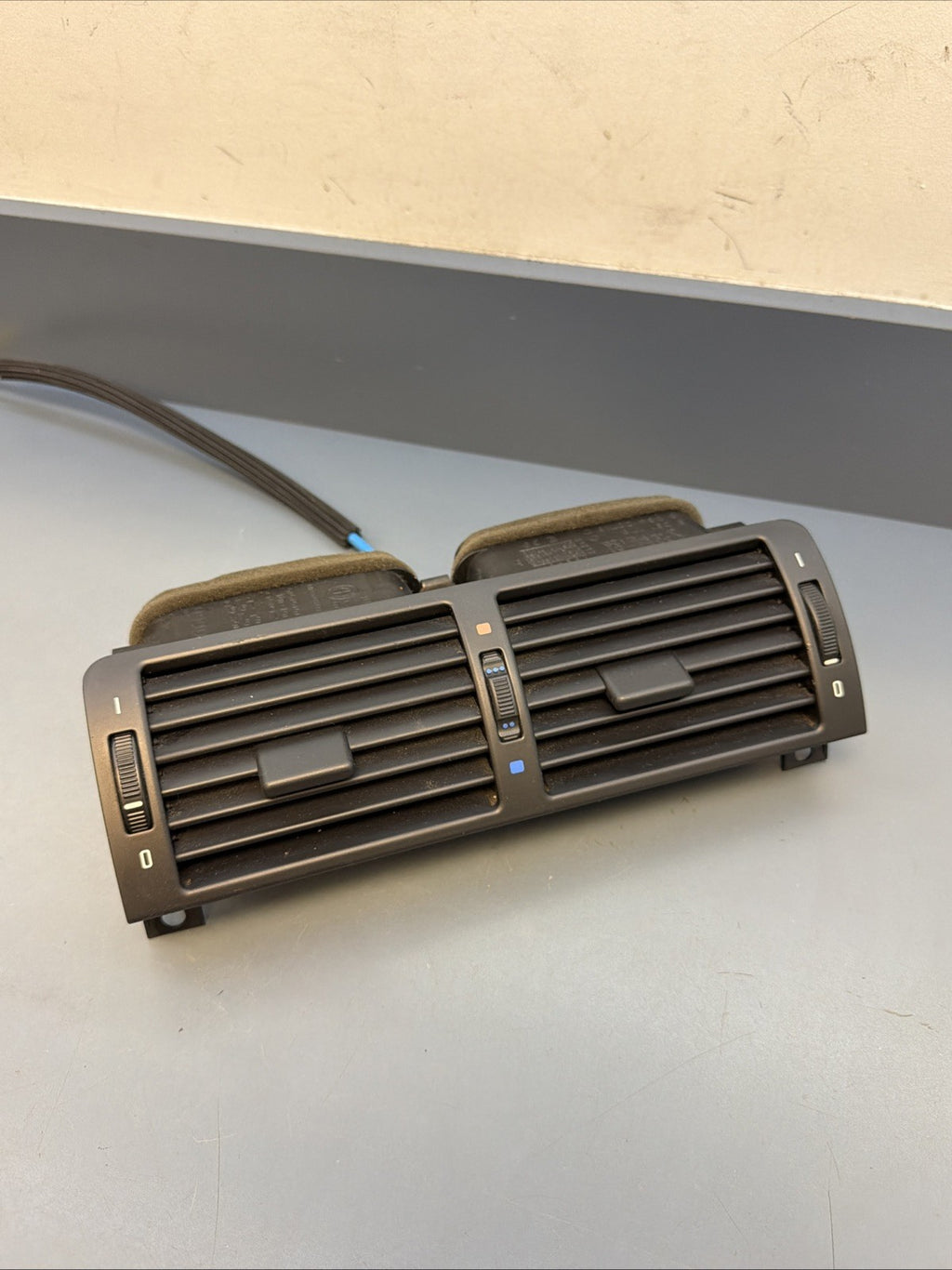 1999-2006 BMW E46 3 Series 325i Center Dash AC Air Vent Assembly 8363199 OEM