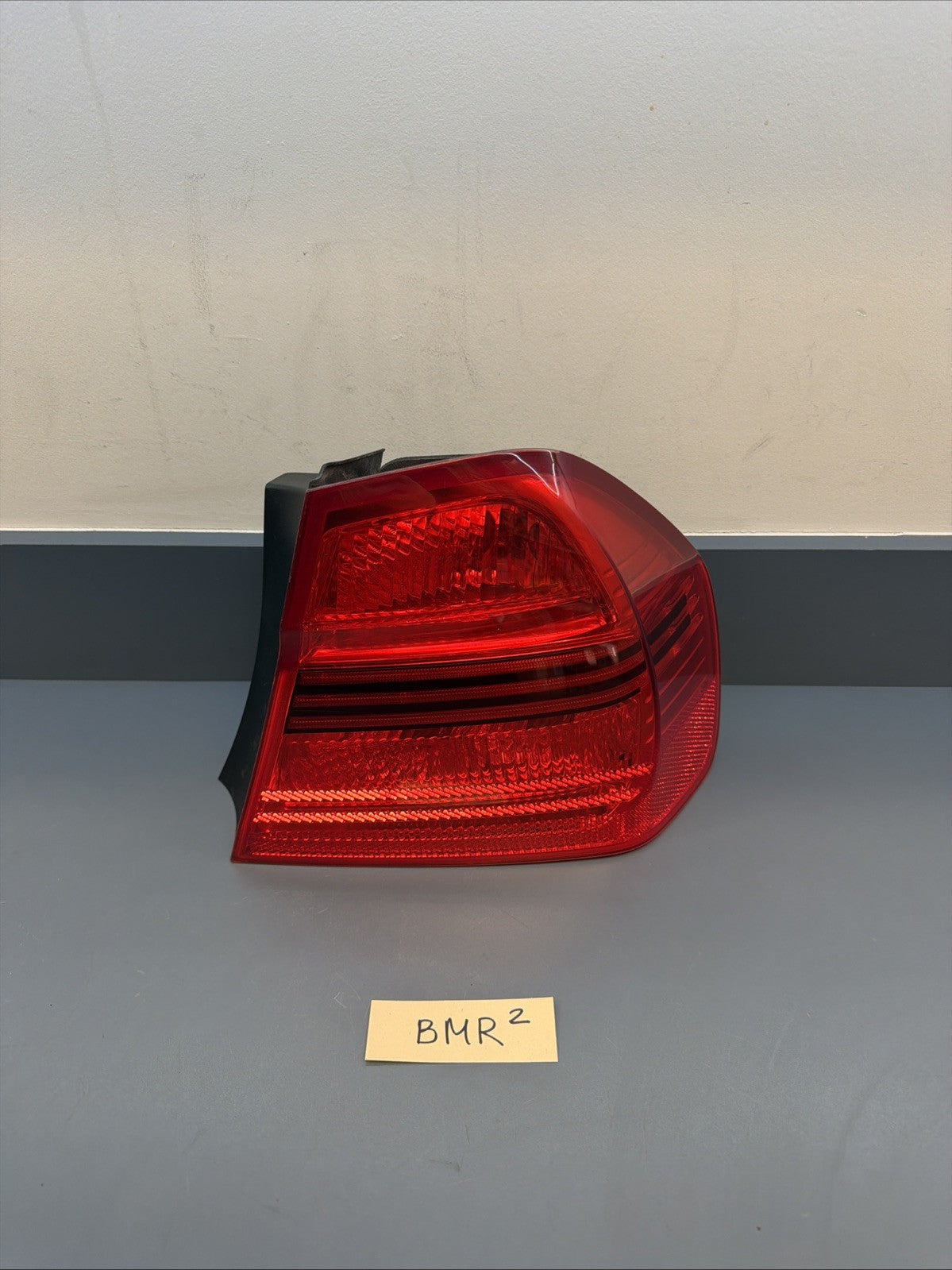 2006-2008 BMW E90 OUTTER PASSANGER PRE LCI TAIL LIGHT 7161956
