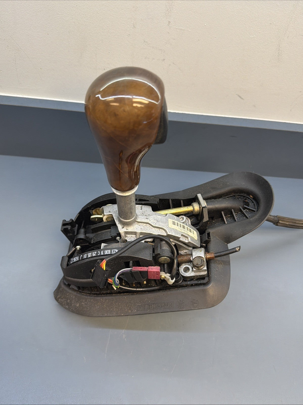 BMW E46 325 330 AUTOMATIC TRANSMISSION GEAR SHIFTER 1423830 OEM