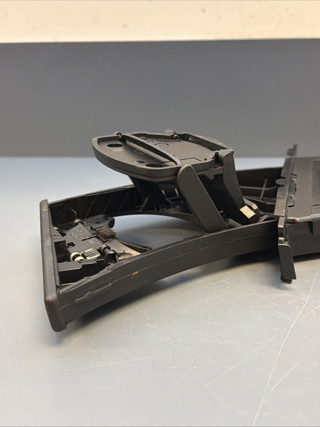 2006-2013 BMW 328i 330i 335i M3 Left Driver Cup Holder OEM 7127406 BLACK