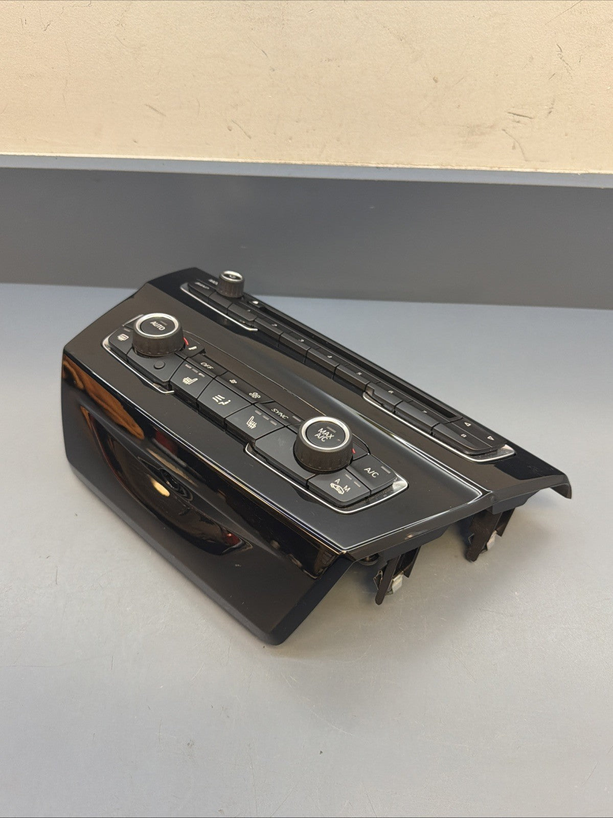 2016-2020 BMW X1 X2 (F39 F48) FRONT HEATER A/C TEMPERATURE CONTROL PANEL 9305907