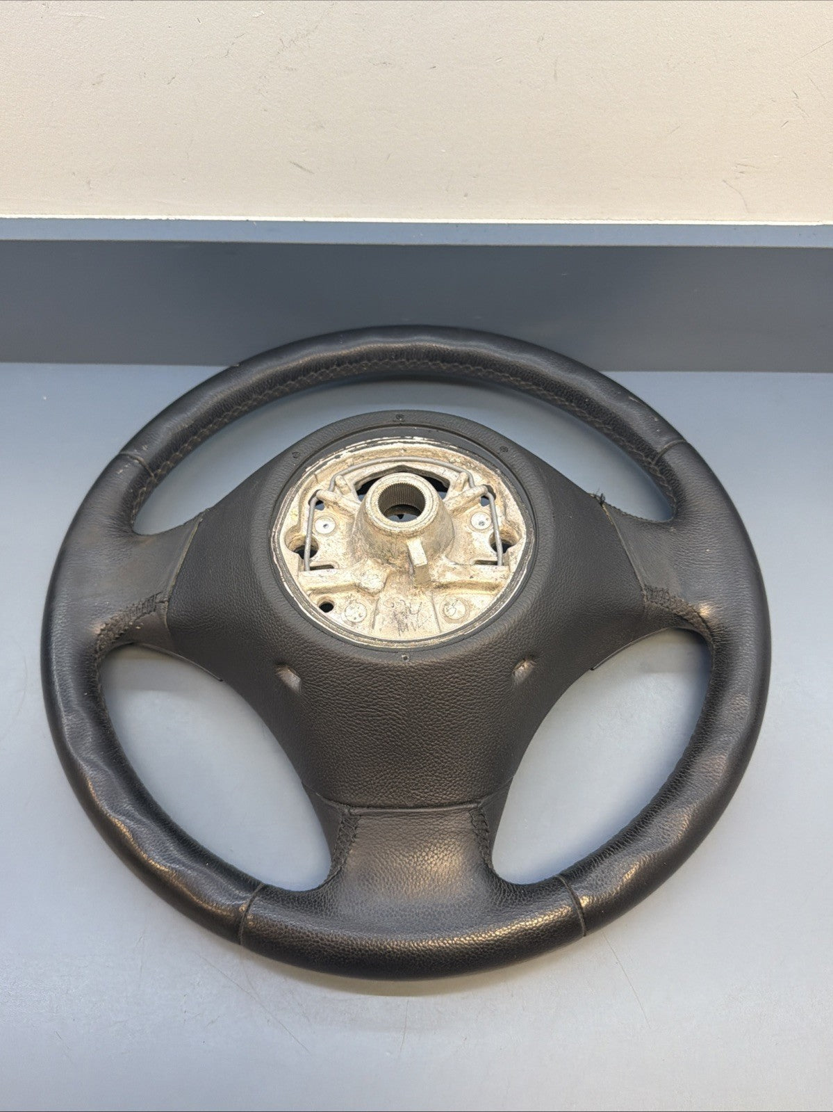 2006–2011 BMW 325i E90 STEERING WHEEL W/ CONTROL SWITCHES OEM 6959893-01 6764547