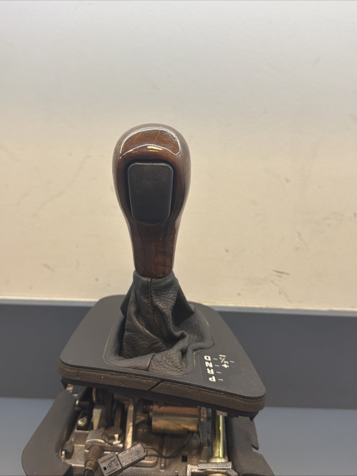 2000-2006 BMW 3 SERIES AUTOMATIC TRANSMISSION SHIFTER 1422277