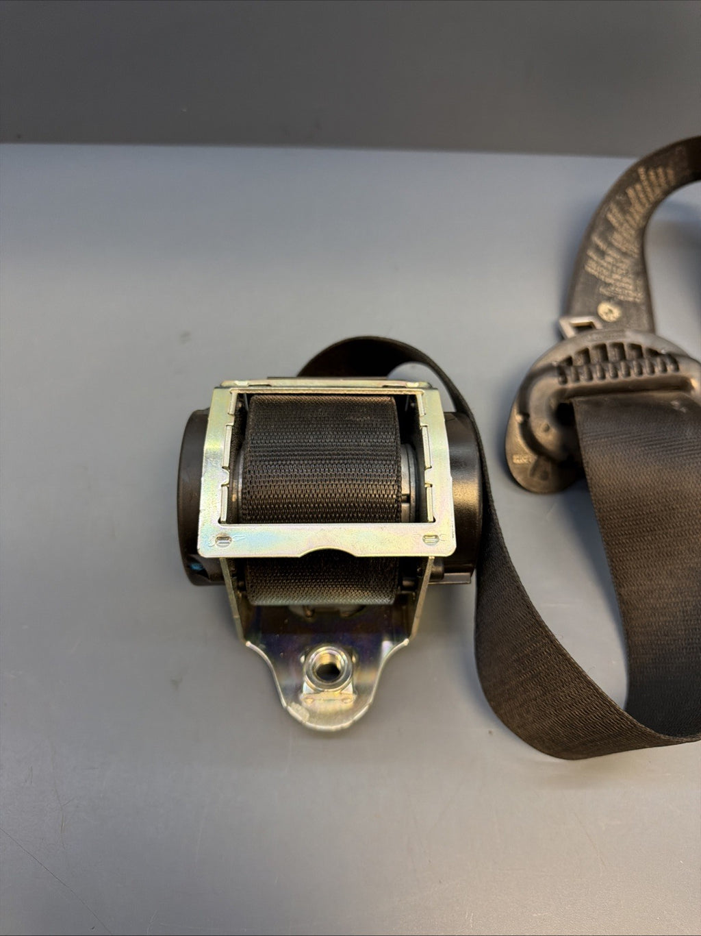 2006-2010 BMW E63 650I PASSENEGR RIGHT SIDE SEATBELT RETRACTOR OEM 603404400