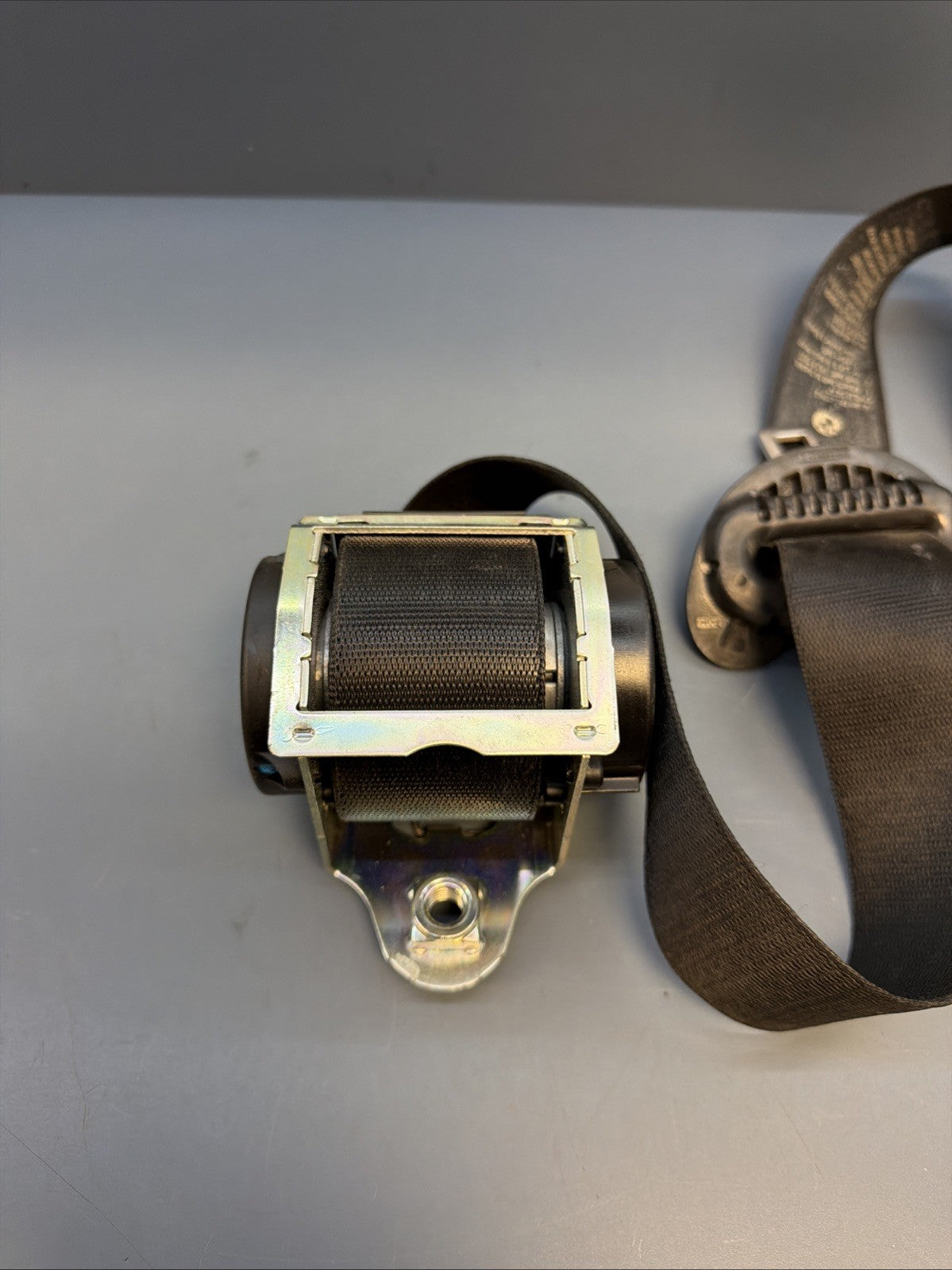 2006-2010 BMW E63 650I PASSENEGR RIGHT SIDE SEATBELT RETRACTOR OEM 603404400