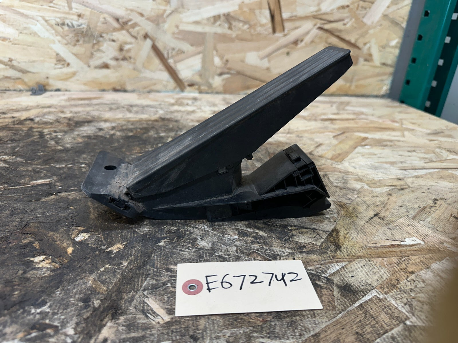 BMW 06-11 E90 GAS ACCELERATOR THROTTLE PEDAL MODULE MANUAL TRANS OEM 6858575