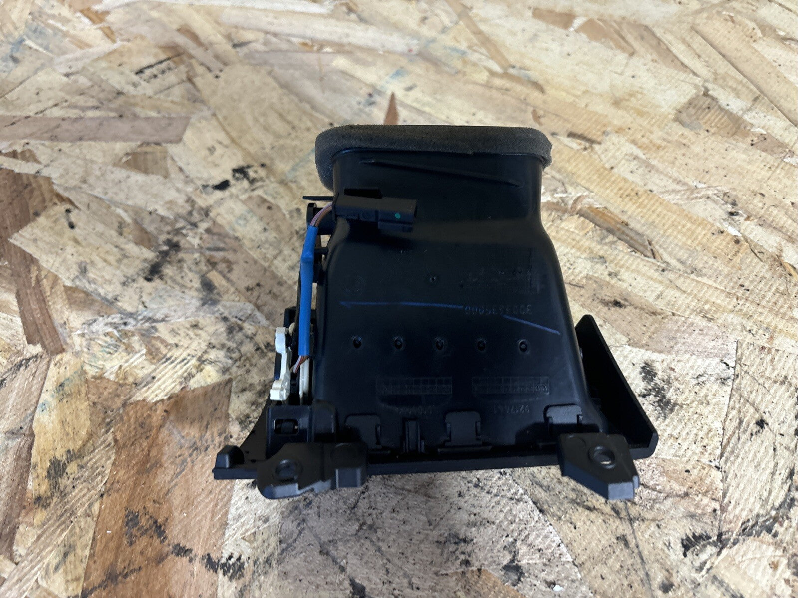 2011-2017 BMW X3 - LEFT DASH AIR VENT 9217441