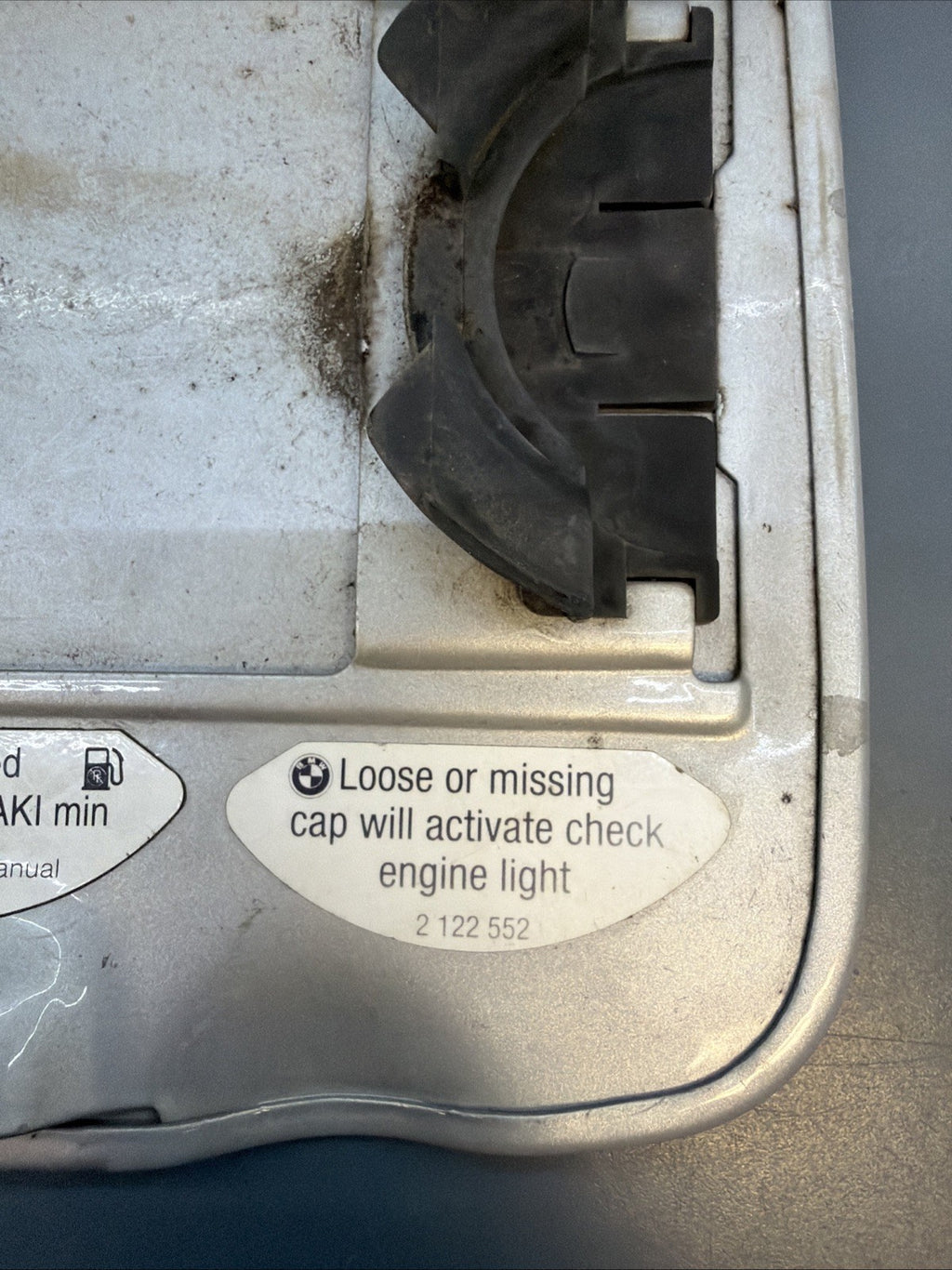 92-99 BMW E36 M3 328 325 323 318 Fuel Gas Filler Door 2122552 OEM