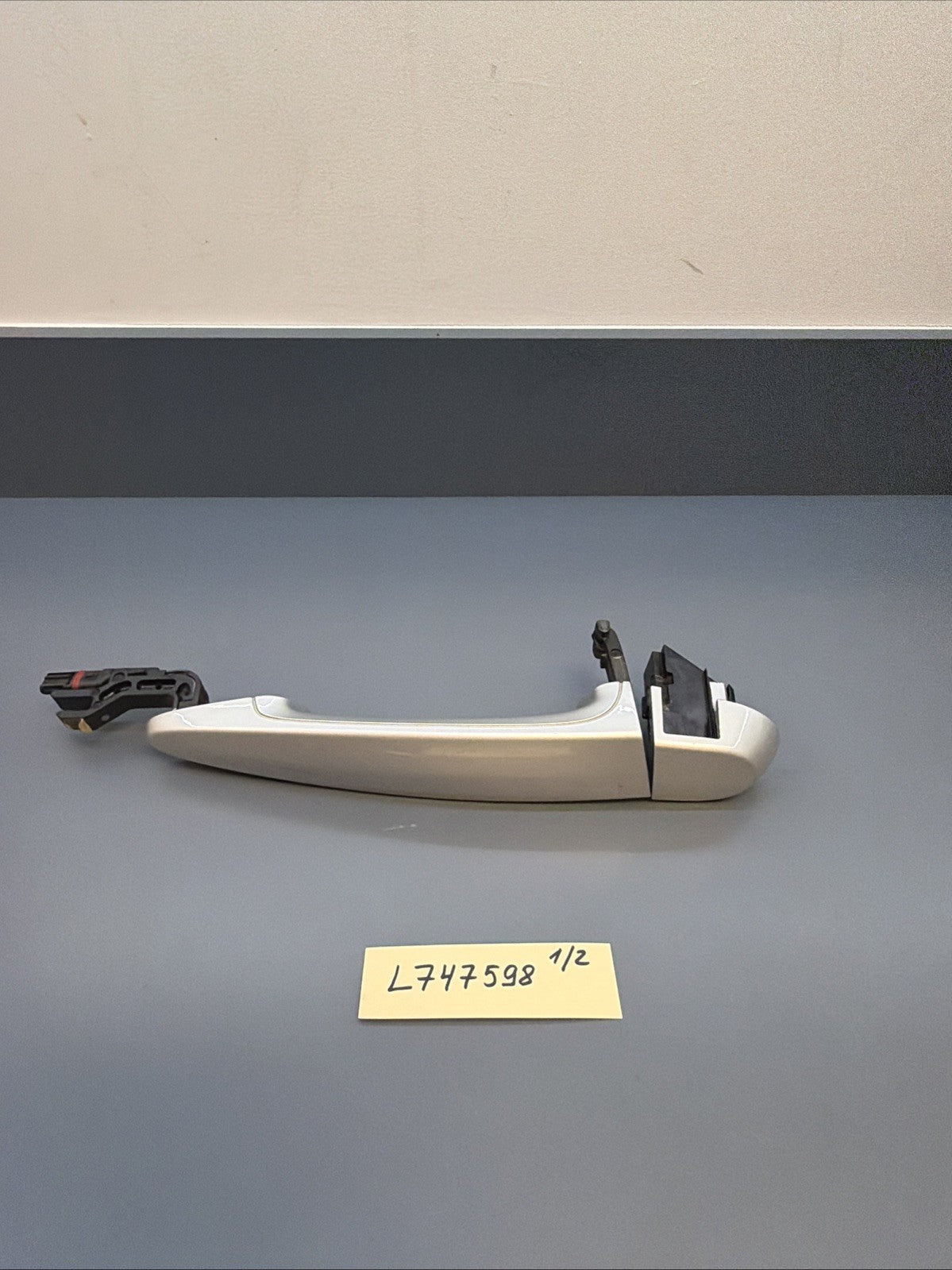 06-13 BMW E71 E72 E70 X5 X6 REAR RIGHT DOOR HANDLE TITANIUM SILVER 7209310