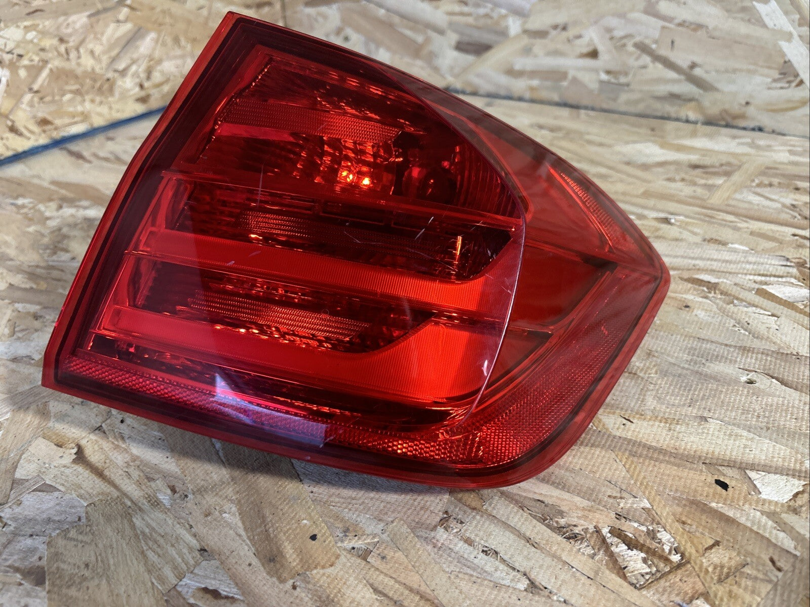 2011-2015 BMW 328IX F30 REAR RIGHT SIDE OUTER TAILLIGHT LIGHT LAMP  7372786 OEM