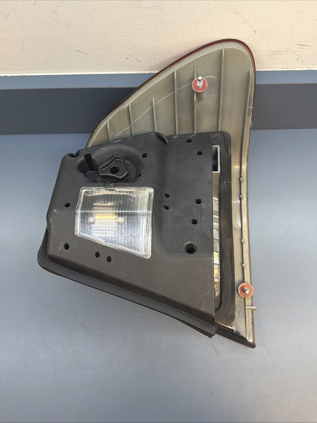 2002-2005 BMW E46 325 330 SEDAN LEFT DRIVER SIDE TAIL LIGHT OEM 6907933 OEM