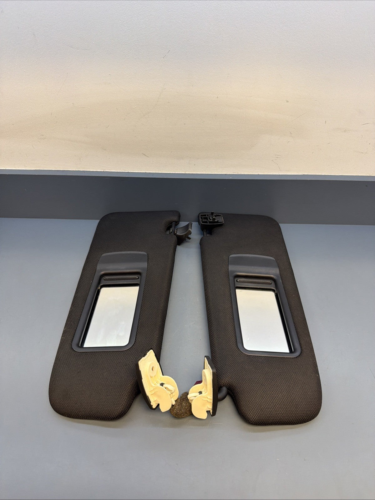 11-16 BMW F10 5 SERIES Right & Left  WINDSHIELD SUN VISOR BLACK 8038165 8038166