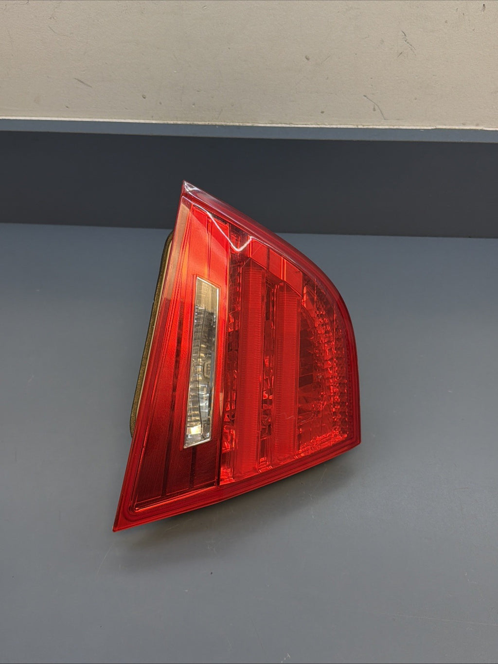 09-11 BMW E90 3 SERIES 328i 335i REAR LEFT DRIVER SIDE INNER TAIL LIGHT 7154155