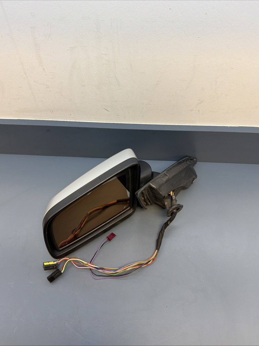 06-08 BMW 5 series E60 Right mirror OEM 010748 7043437