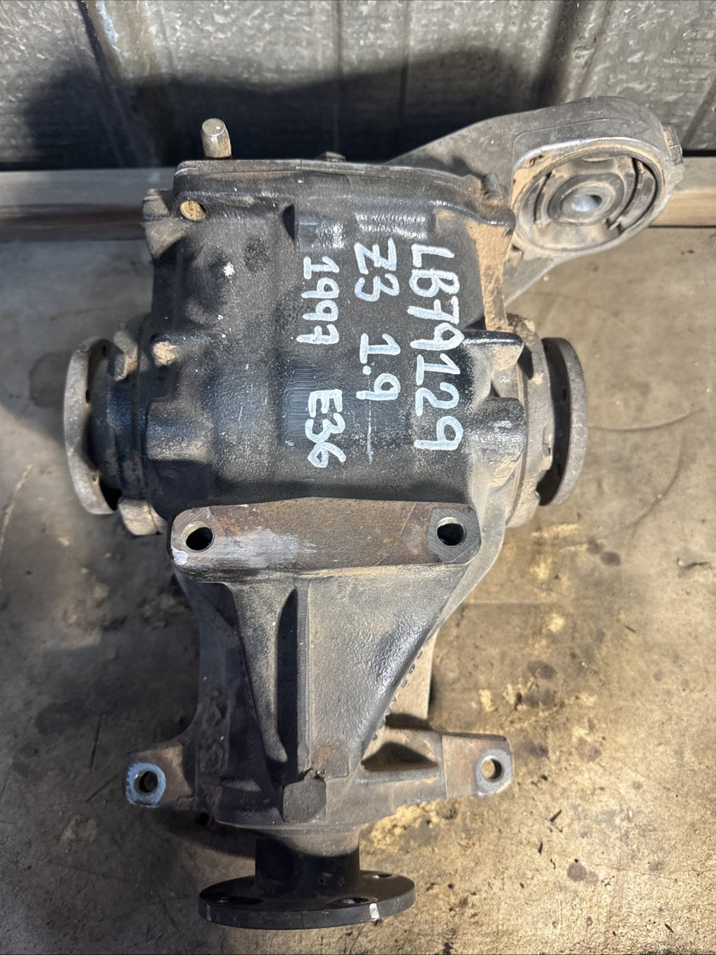 BMW REAR DIFFERENTIAL Z3 1.9L SERIES E36 FINAL DRIVE 3.45 1214009