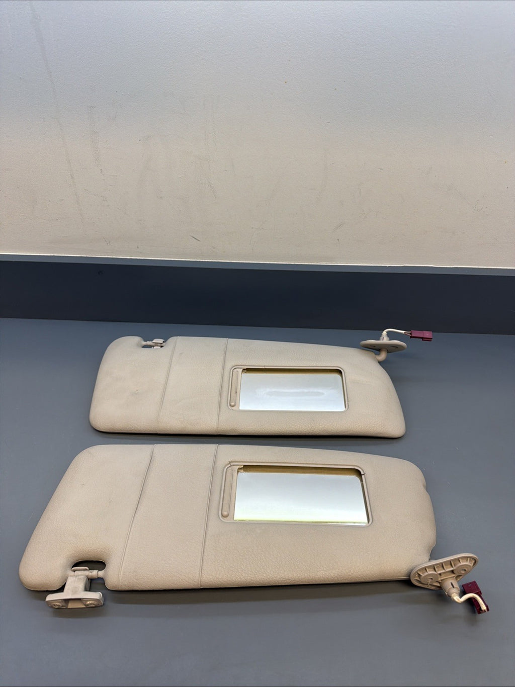 00–05 BMW E46 325i Right & Left Light Sun Visor Mirror Leather Set OEM 6905983