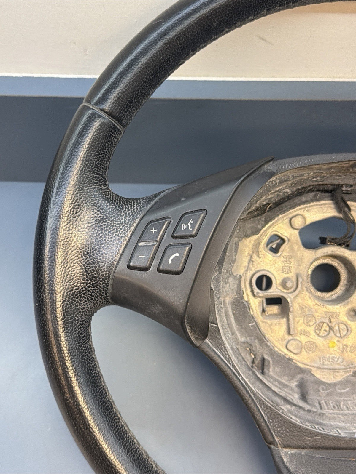 2006–2011 BMW 325i E90 STEERING WHEEL W/ CONTROL SWITCHES OEM 6959893-01 6764547