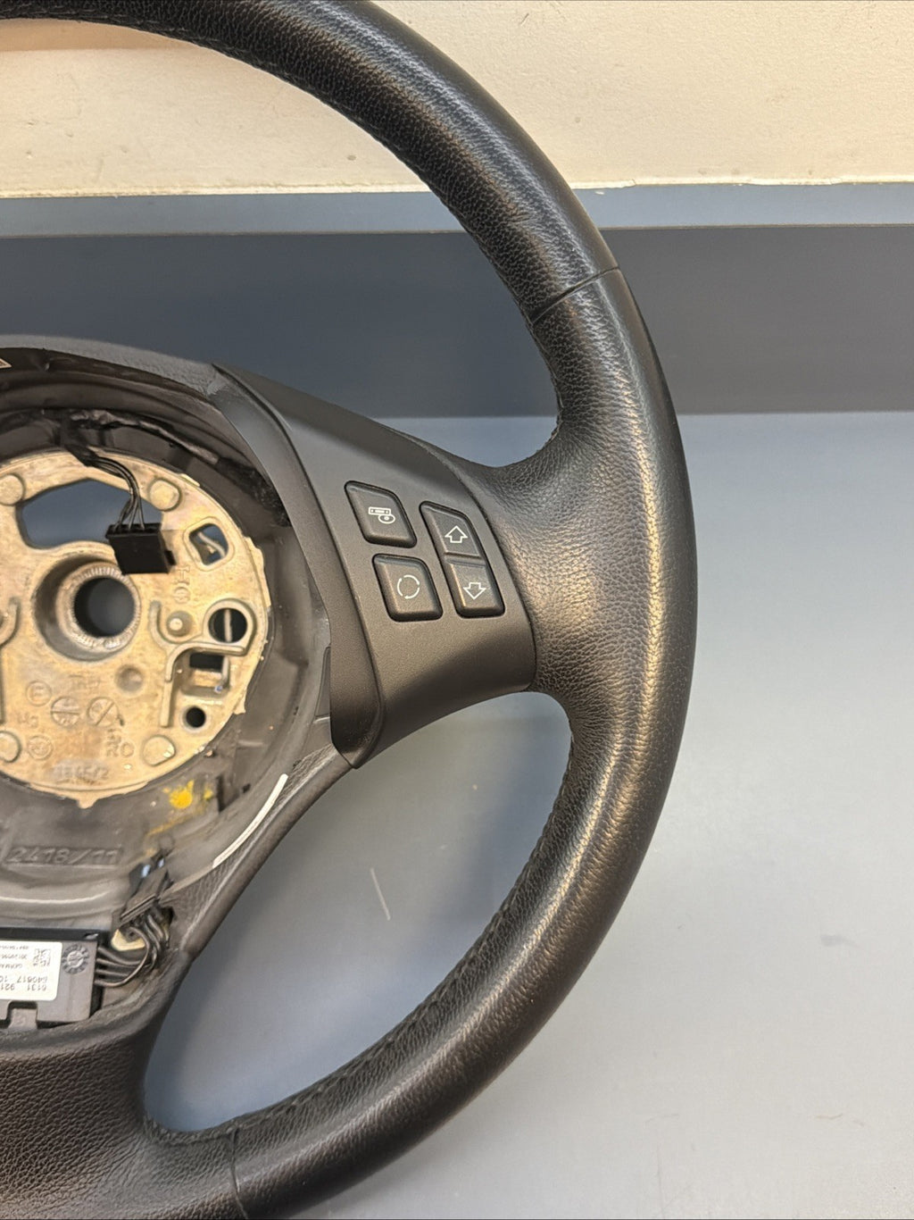 06-12 OEM BMW E90 E91 BASE Leather Steering Wheel Heated Multifunction 6795569