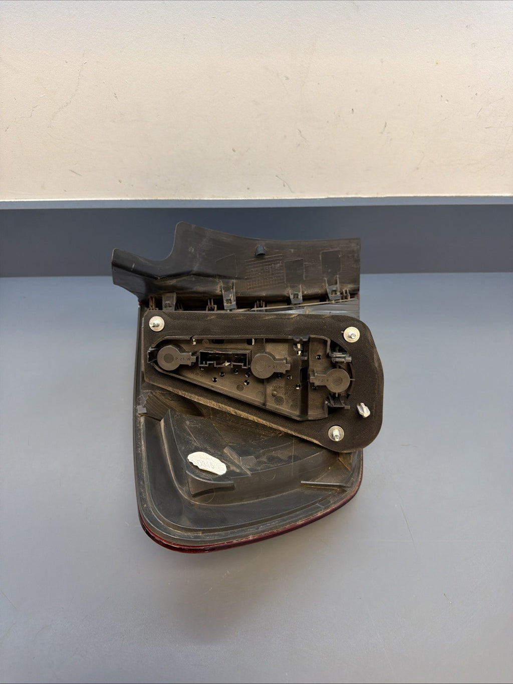 2013 2014 2015 BMW E84 X1 REAR RIGHT OUTER TAIL LIGHT ASSEMBLY OEM 2990112