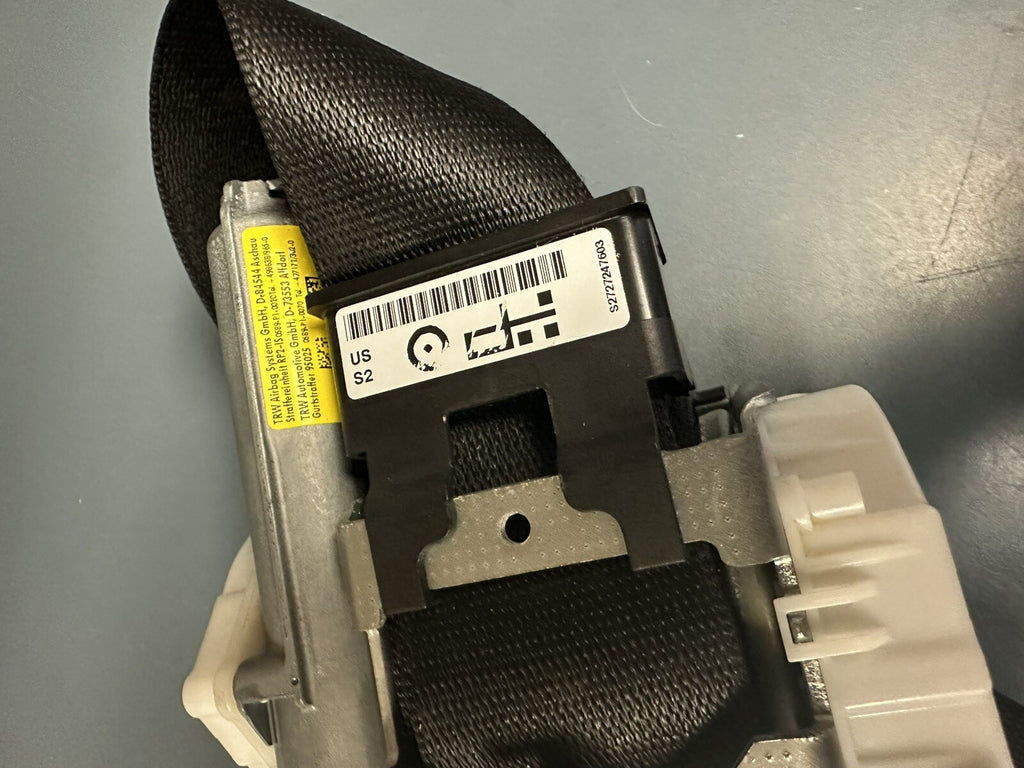 OEM BMW F30 320XI F32 F36 FRONT RIGHT PASSENGER SIDE SEAT BELT ASSEMBLY 34107541
