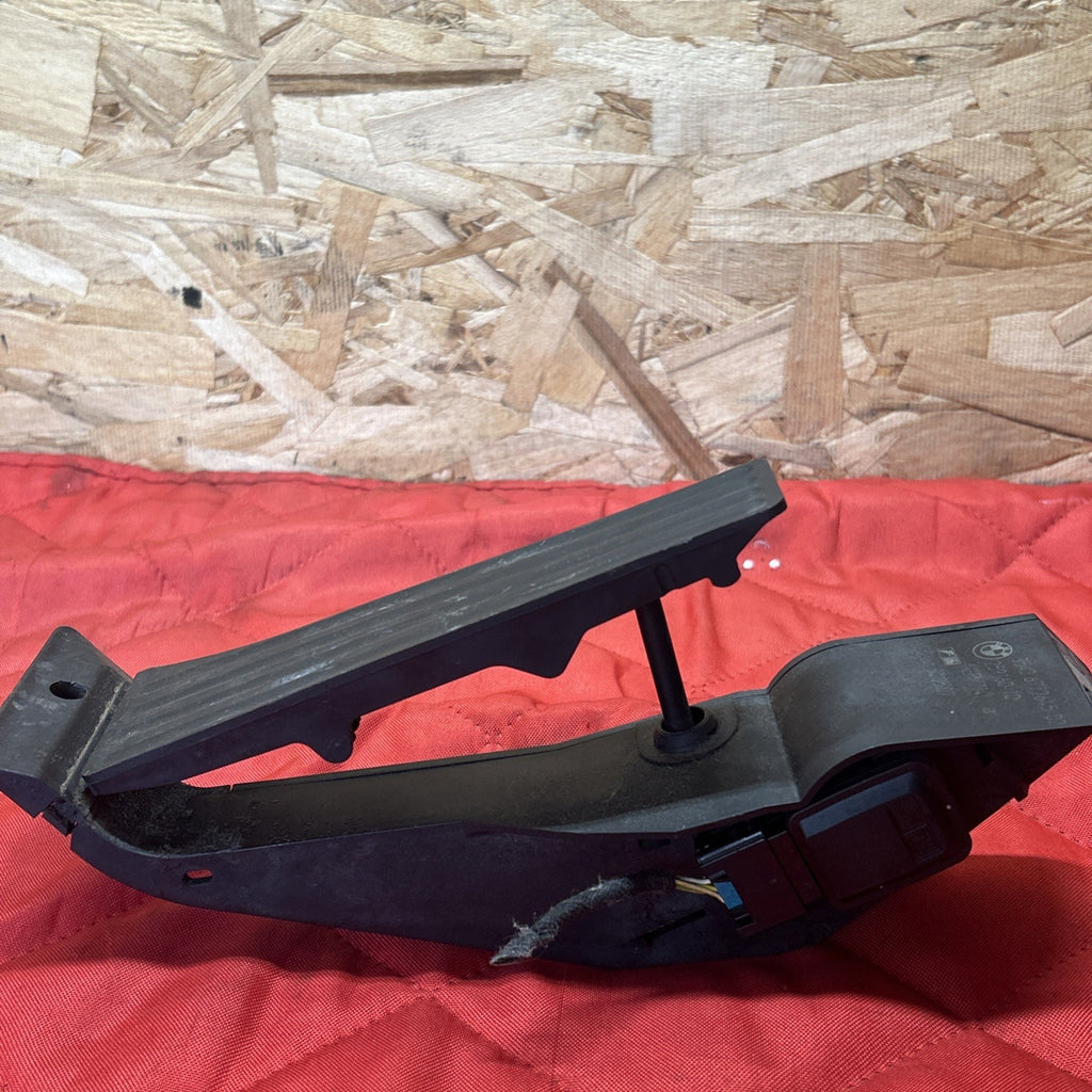 04-08 BMW E60 E63 E64 E65 E70 E83 E90 GAS FUEL ACCELERATOR FLOOR PEDAL 6772645