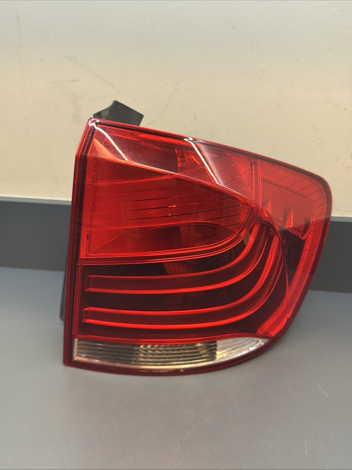 2013 2014 2015 BMW E84 X1 REAR RIGHT OUTER TAIL LIGHT ASSEMBLY OEM 2990112