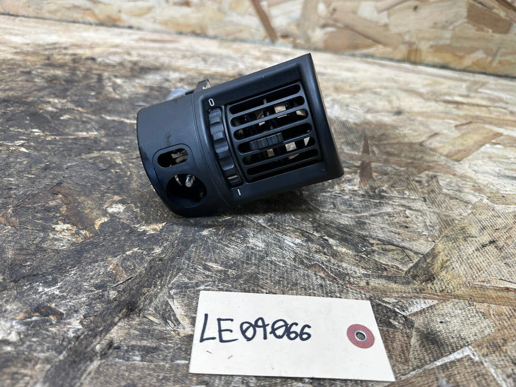 BMW 95-02 E36/7 Z3 BLACK LEFT DASH AIR VENT BROKEN KNOB OEM 8397715