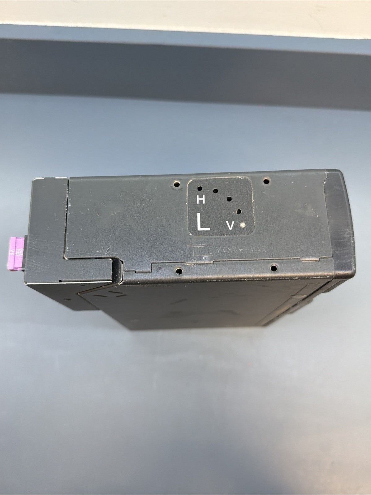 BMW E39 97-03 525i 528i 530i 540i M5 Trunk OEM 6 disc CD Changer OEM 1469404