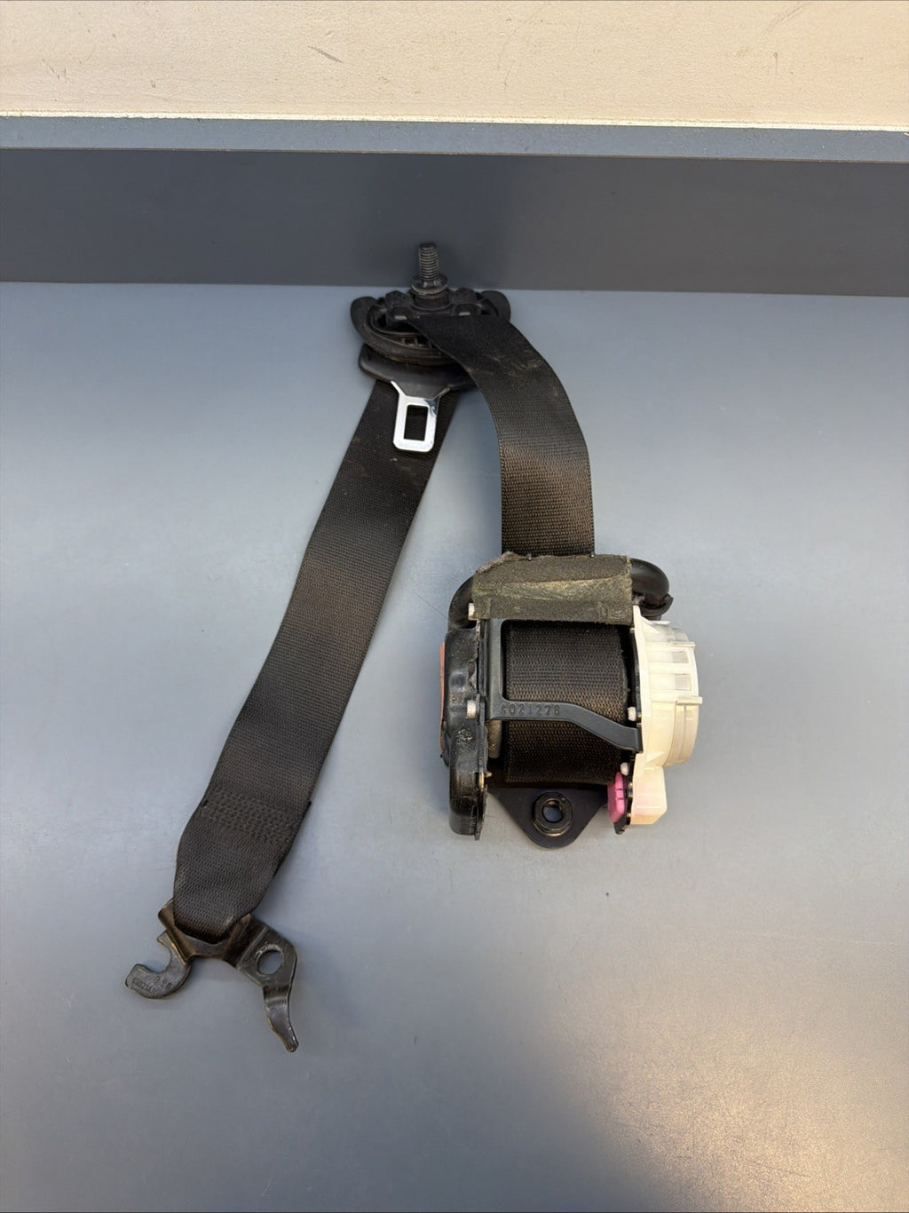 2014 BMW X3 FRONT LEFT DRIVER SIDE SEAT BELT RETRACTOR OEM