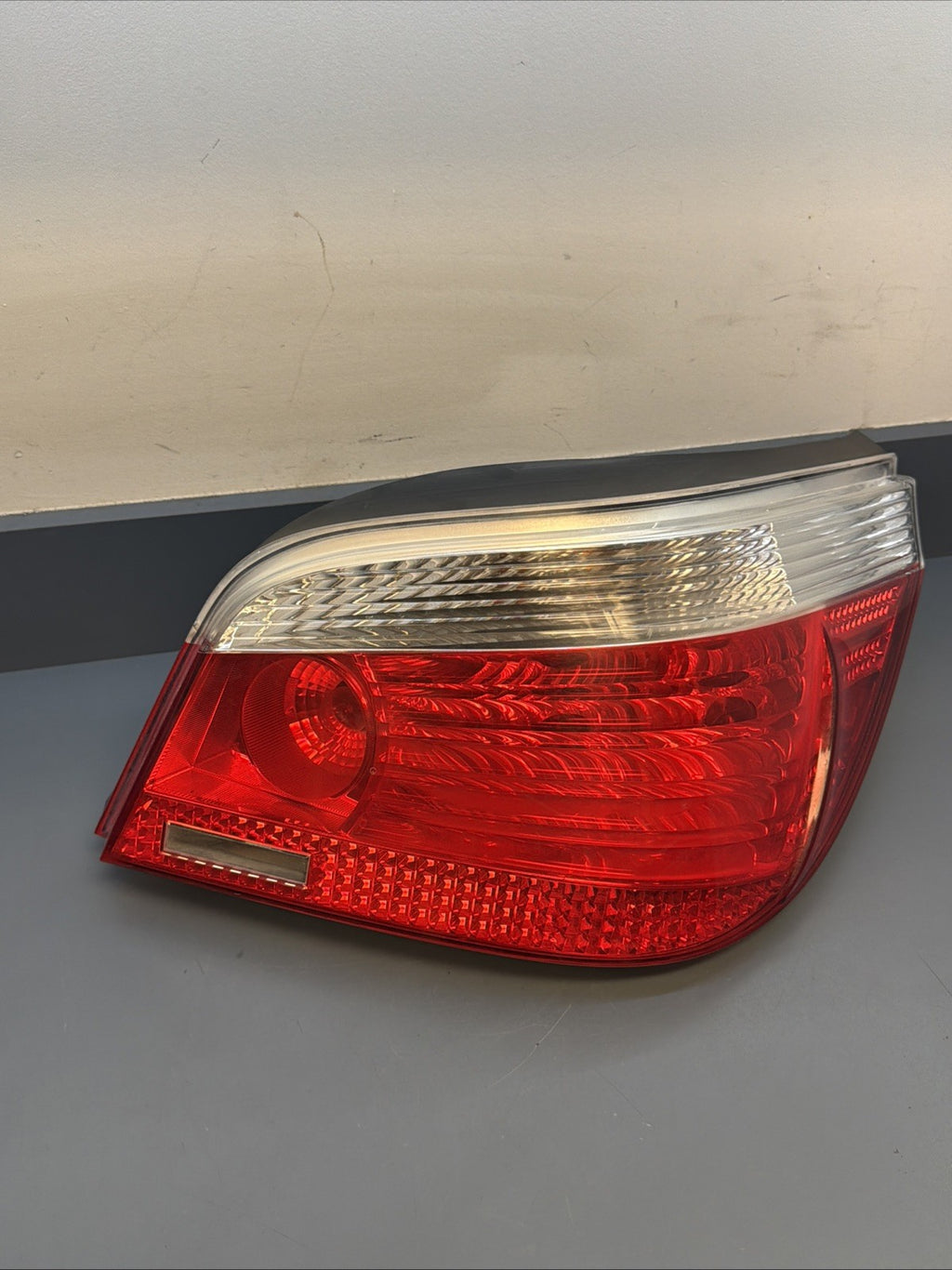 04-07 BMW 530 550 Rear Right Passenger Side Tail Light Assembly 6923306 OEM