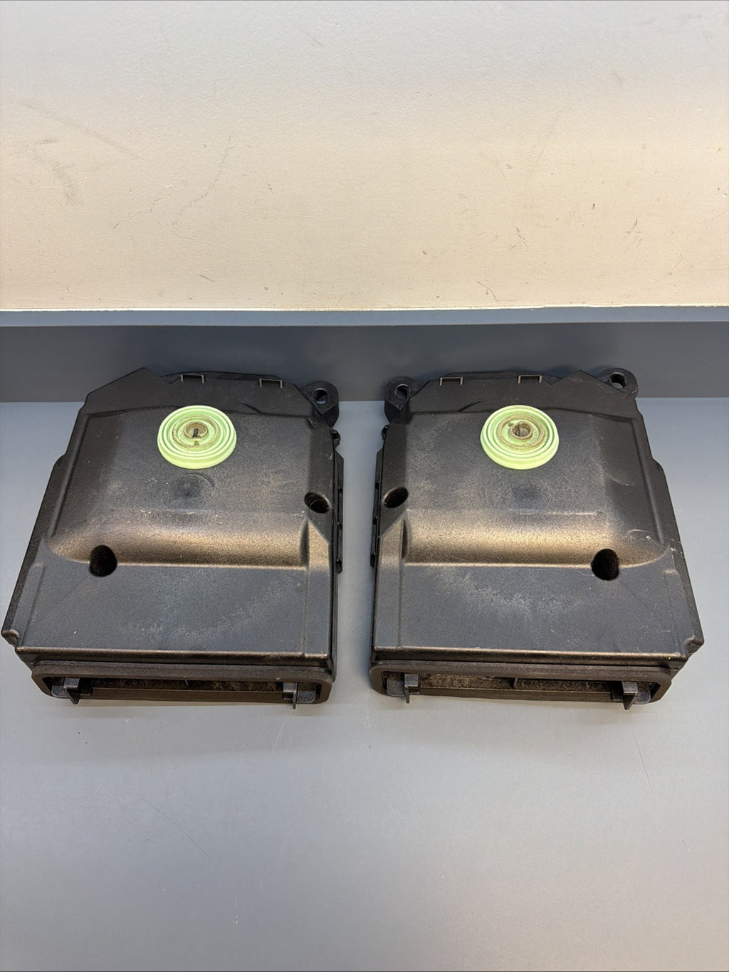 08-13 BMW E92 E90 3 SER FRONT LEFT & RIGHT HI-FI SUBWOOFER SET 9143143 9143144