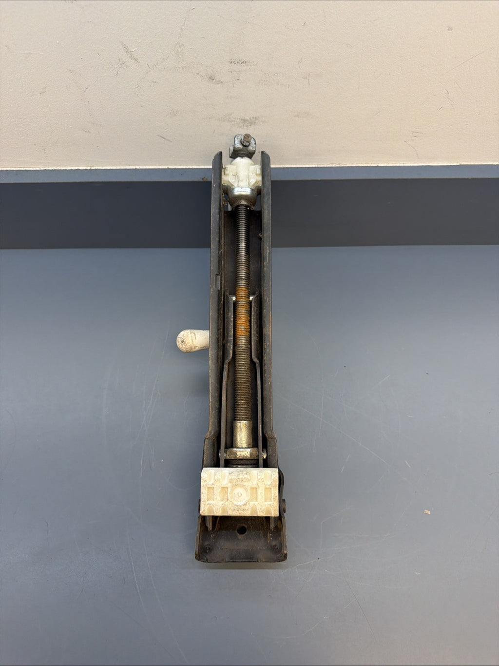 BMW E46 Trunk Jack Lifting Tool 6757131 OEM 99-06 323 325 328 330 M3