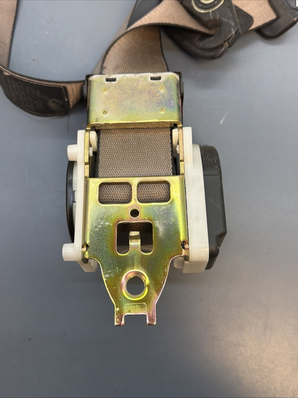 89-95 Bmw E34 5 Series Front Right Side Upper Seat Belt Retractor Beige 8208880