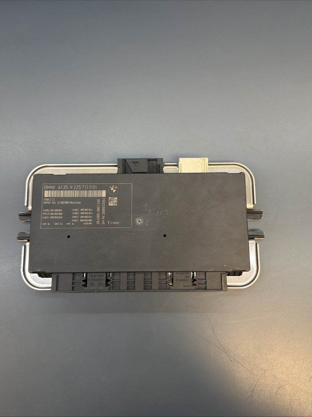 BMW F07 F01 F02 F04 5 7 FRM III 3 FOOTWELL LIGHT CONTROL ECU FRM3 9225712