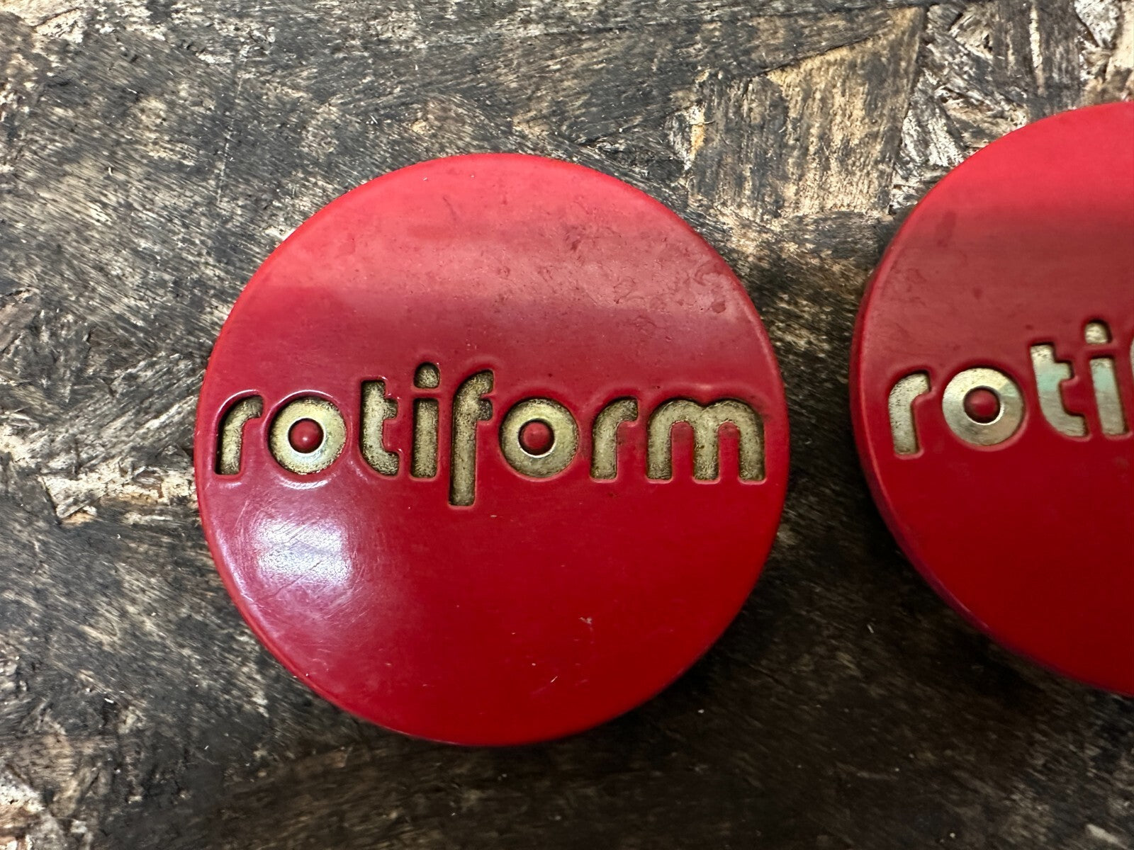 rotiform CENTER CAPS RED 2 INCH